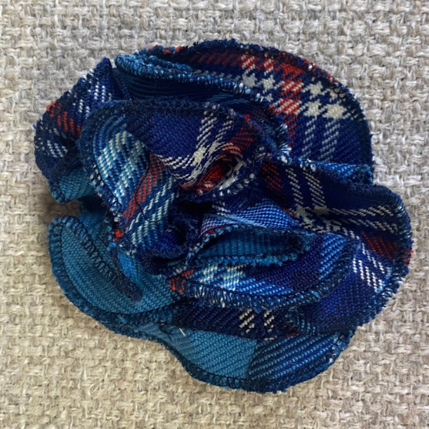 Rosette Pin in Glen Innes Tartan Medium